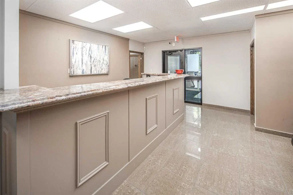 625 14 Street NW, Calgary — photo 5 of 18