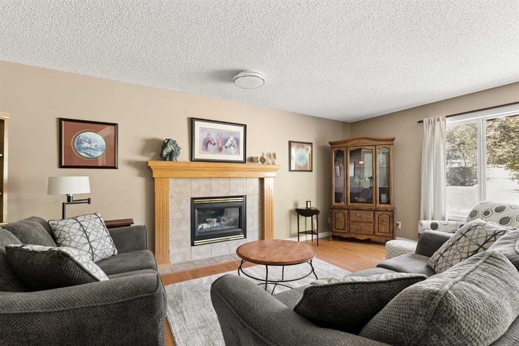 11 Somerglen Court SW, Calgary — photo 2 of 47