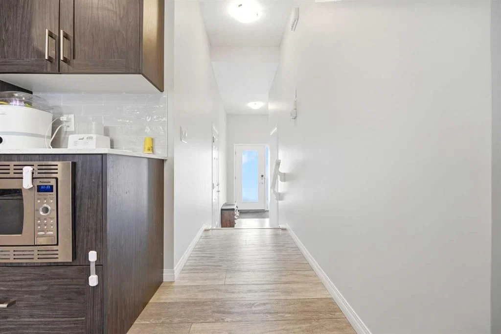 121 Carringvue Park NW, Calgary — photo 3 of 36