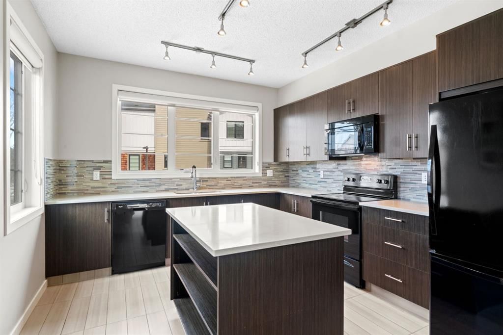 102 Walden Circle SE, Calgary — photo 4 of 32