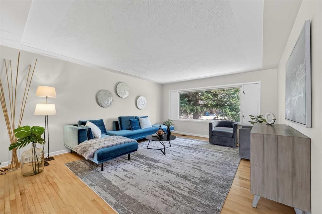 3112 34 Avenue SW, Calgary — photo 4 of 45