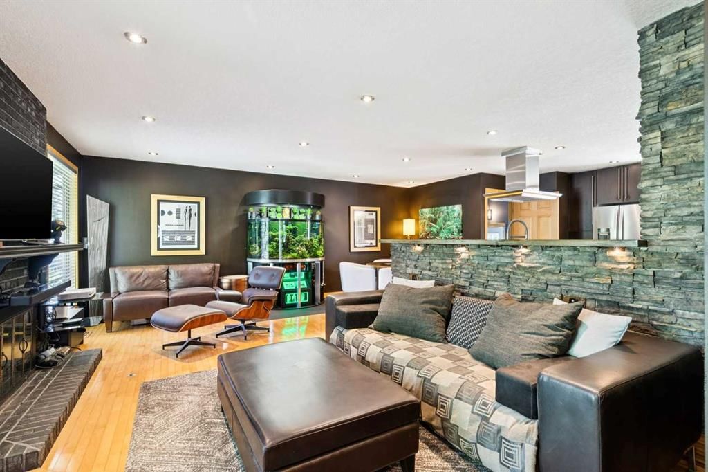 10220 Brookpark Boulevard SW, Calgary — photo 4 of 39