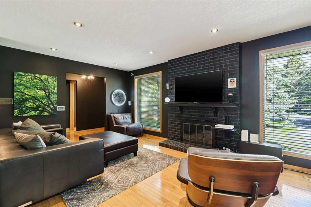 10220 Brookpark Boulevard SW, Calgary — photo 5 of 39