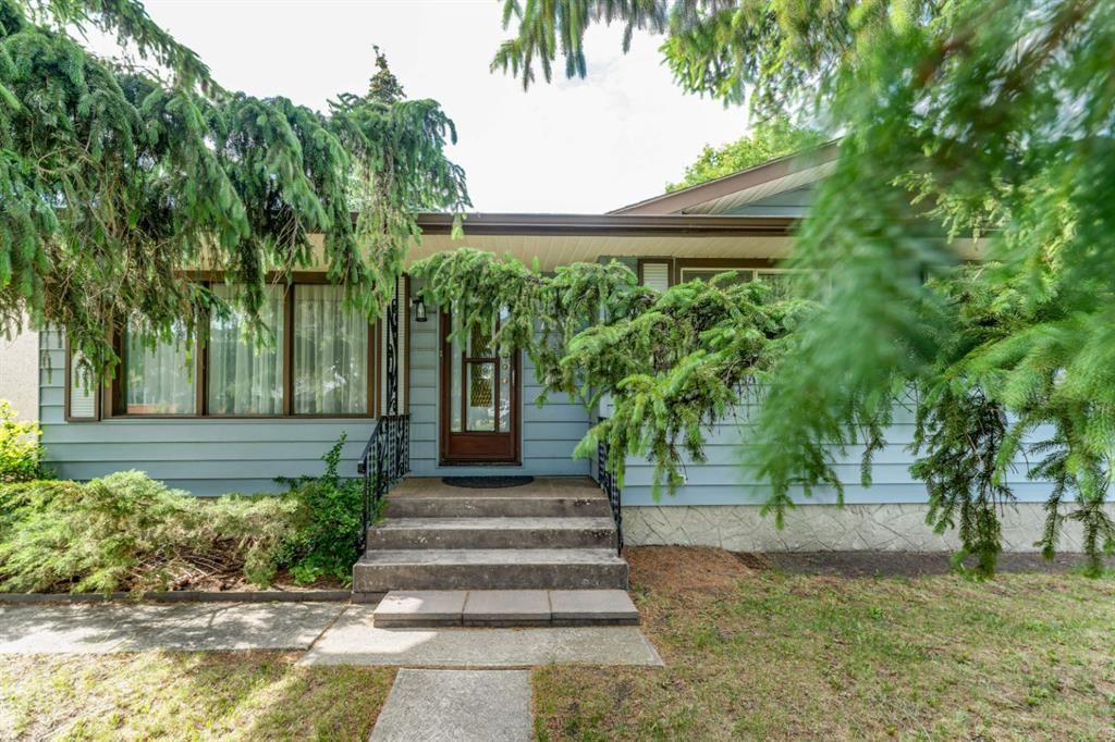 7511 Huntridge Crescent NE, Calgary — main listing photo