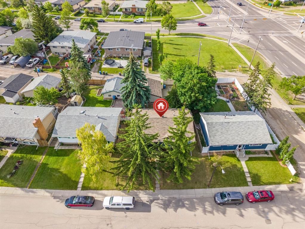 7511 Huntridge Crescent NE, Calgary — photo 2 of 48