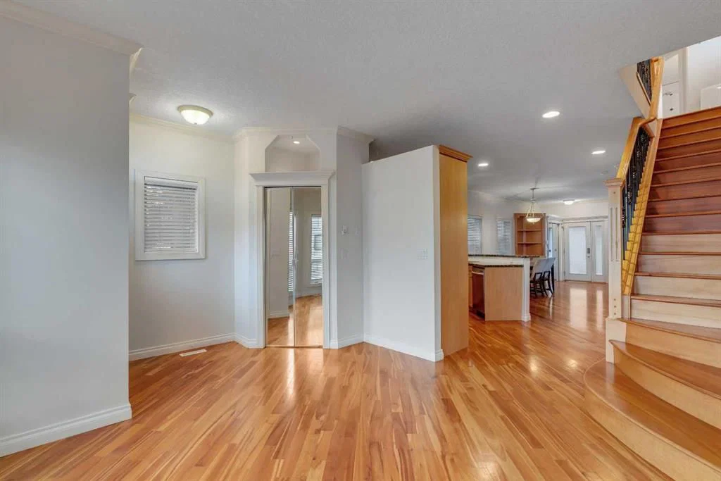 2834 Parkdale Boulevard NW, Calgary — photo 3 of 46