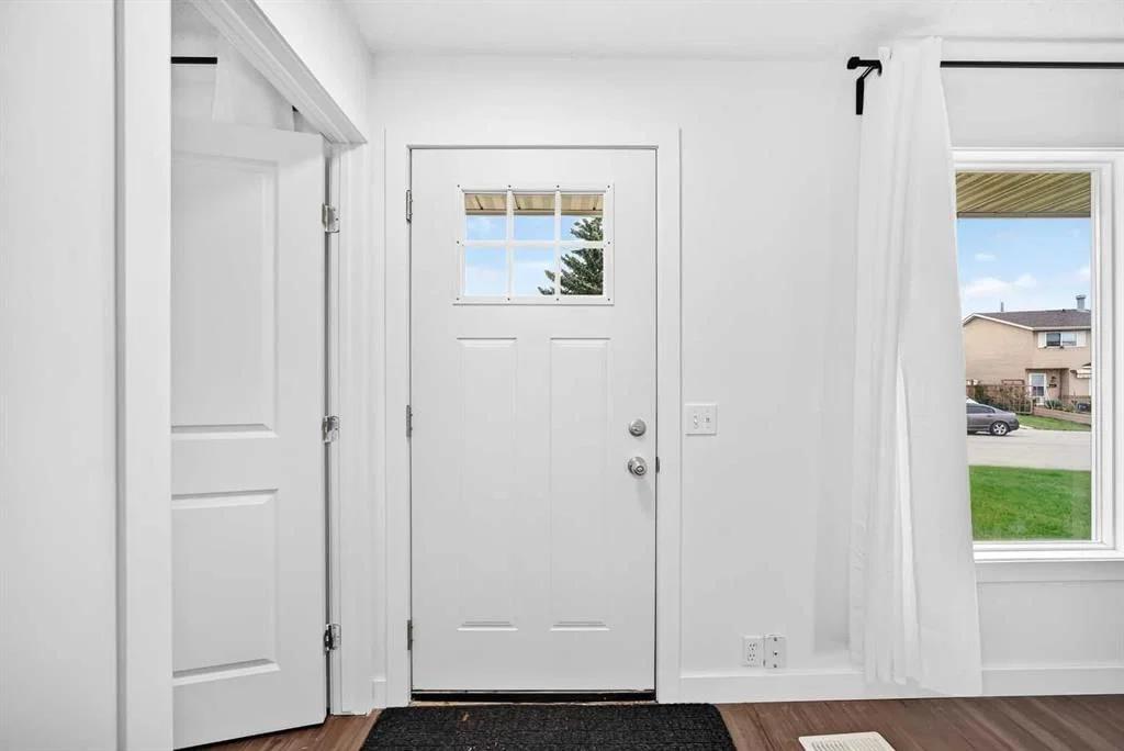60 Erin Mount Crescent SE, Calgary — photo 3 of 47