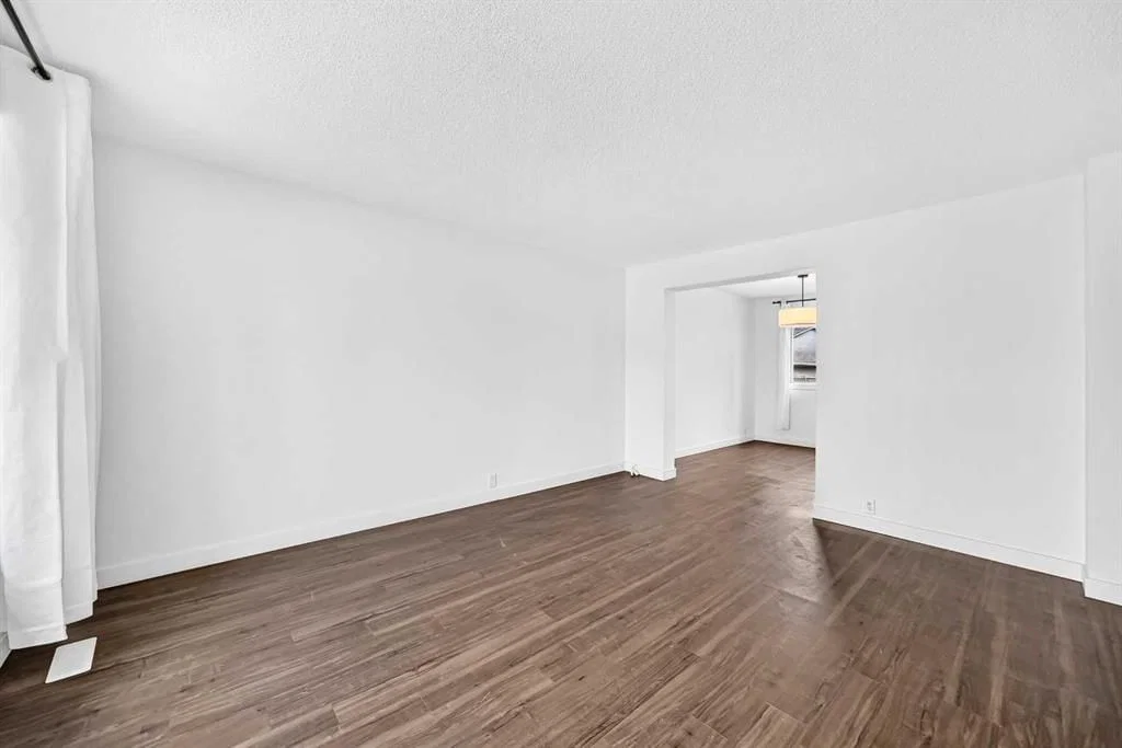 60 Erin Mount Crescent SE, Calgary — photo 4 of 47