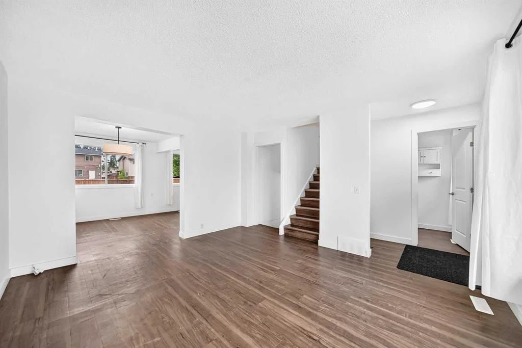 60 Erin Mount Crescent SE, Calgary — photo 5 of 47