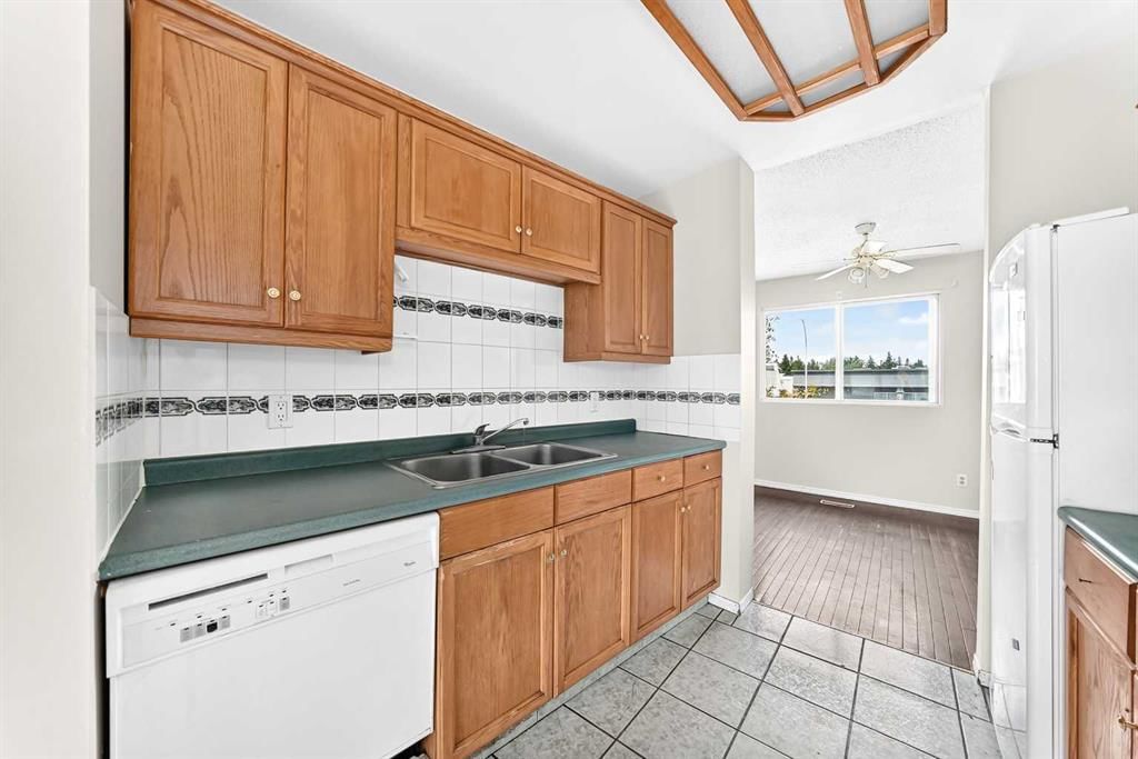 10316 Braeside Drive SW, Calgary — photo 5 of 50