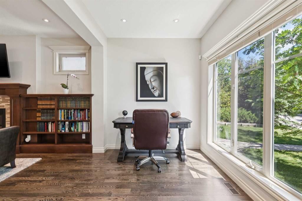 1723 31 Street SW, Calgary — photo 3 of 49