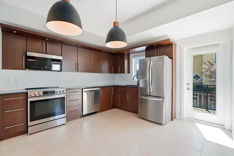 122 west springs Road SW, Calgary — photo 2 of 33