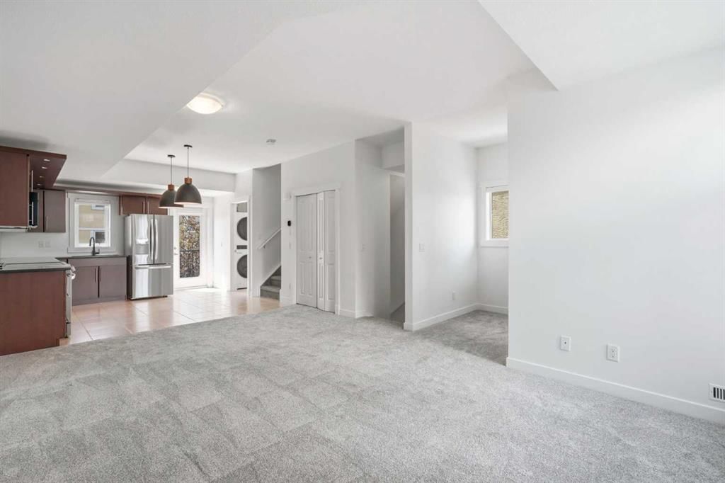 122 west springs Road SW, Calgary — photo 4 of 33
