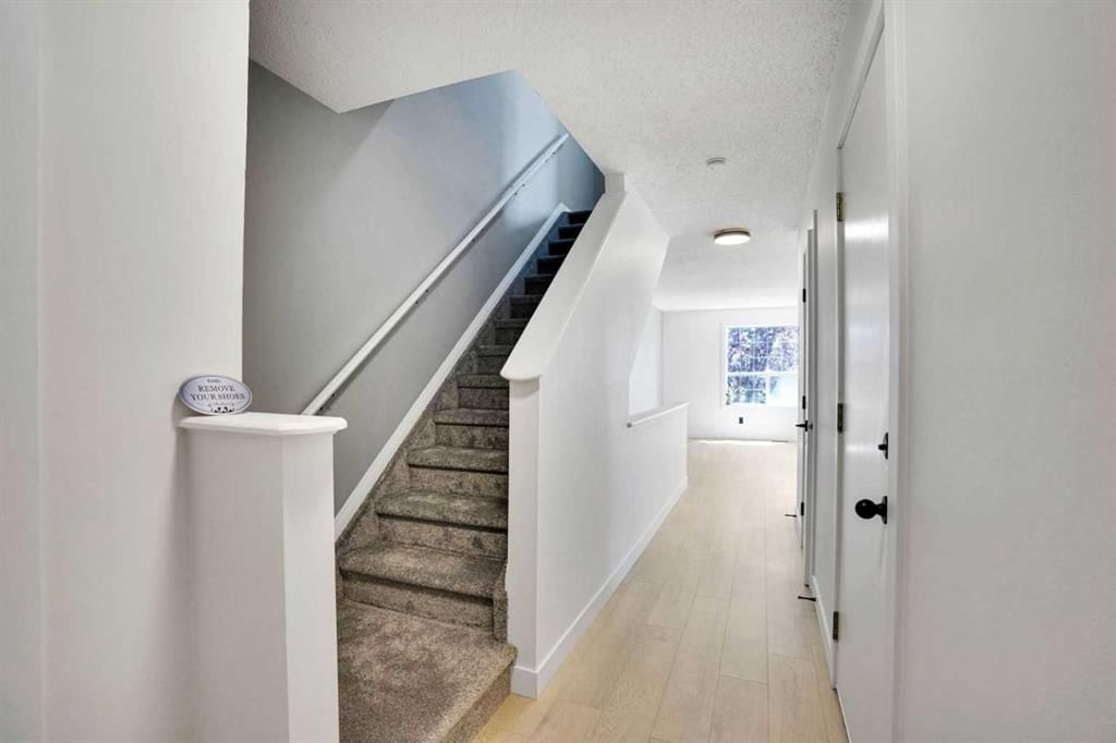 242 Taracove Place NE, Calgary — photo 3 of 32