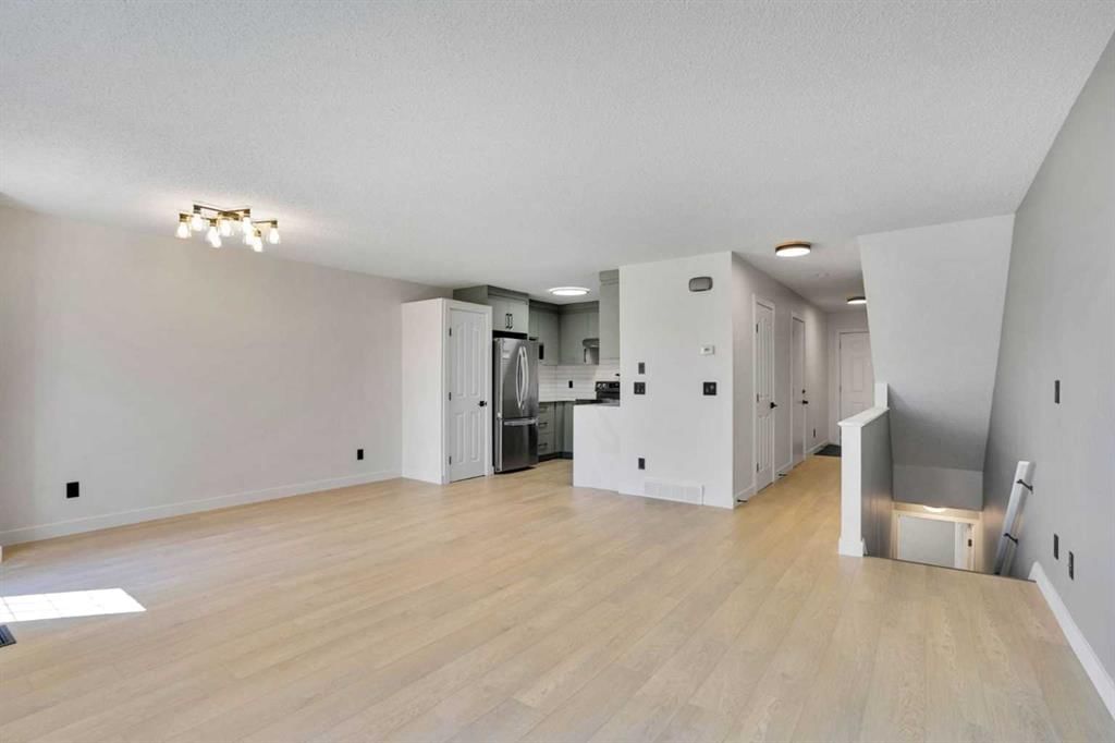 242 Taracove Place NE, Calgary — photo 5 of 32