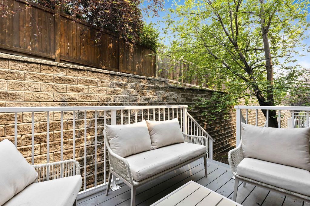 73 Hidden Creek Rise NW, Calgary — photo 4 of 40