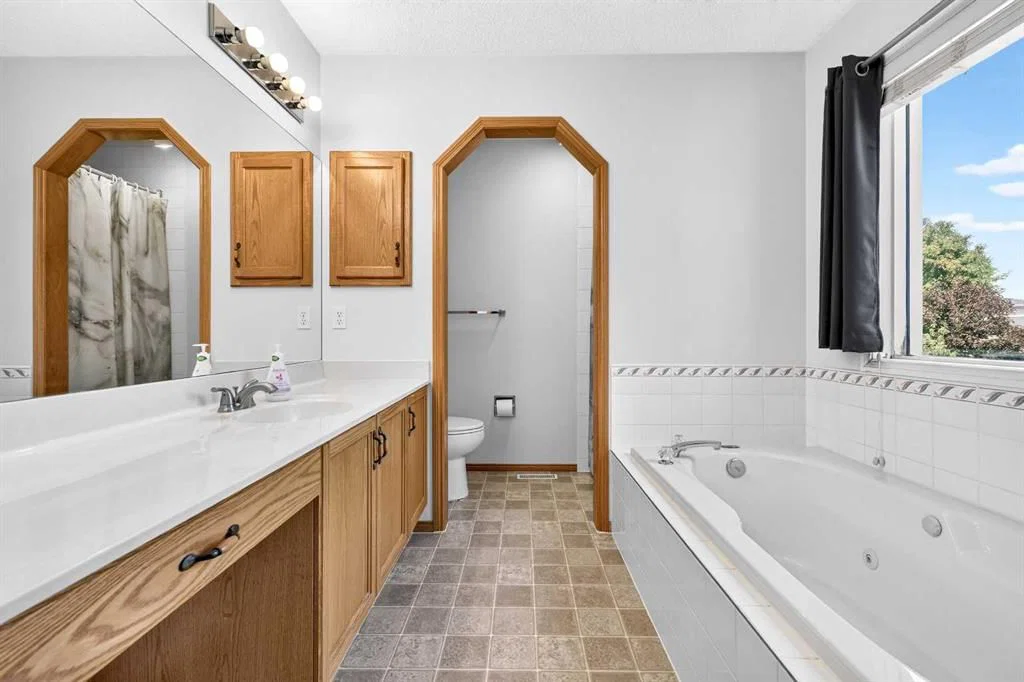 72 Douglas Park Boulevard SE, Calgary — photo 5 of 45