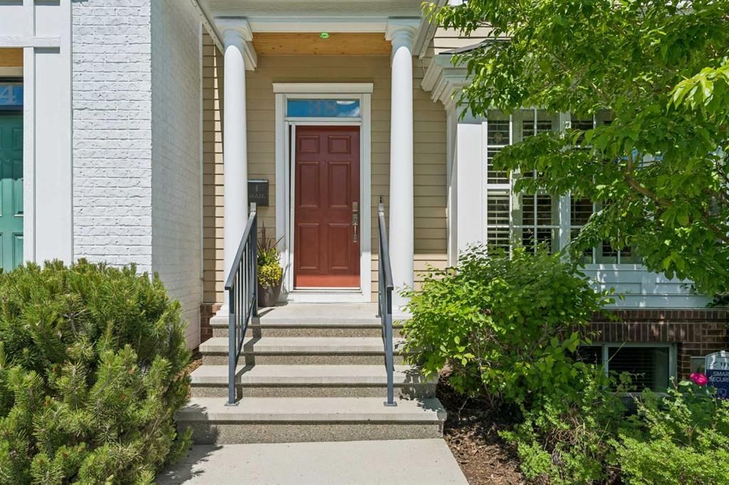 38 Victoria Cross Boulevard SW, Calgary — photo 2 of 49