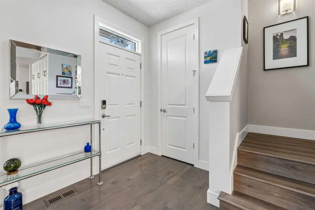 38 Victoria Cross Boulevard SW, Calgary — photo 4 of 49
