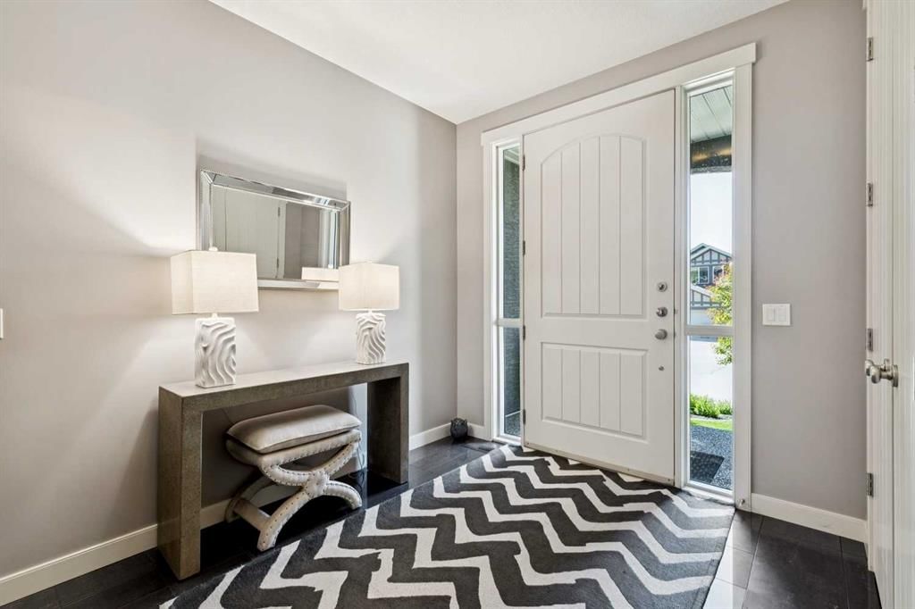 119 Springbluff Boulevard SW, Calgary — photo 2 of 40