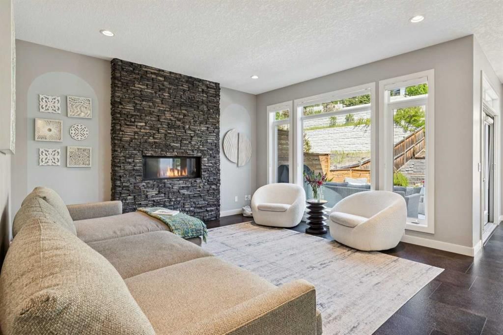 119 Springbluff Boulevard SW, Calgary — photo 3 of 40