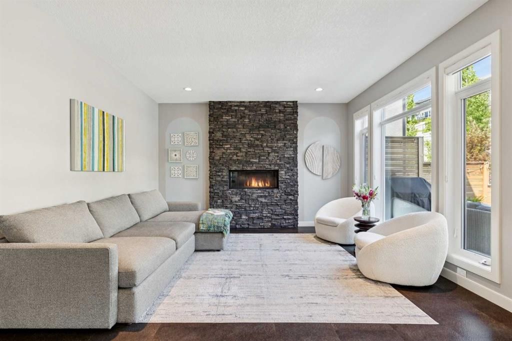 119 Springbluff Boulevard SW, Calgary — photo 4 of 40