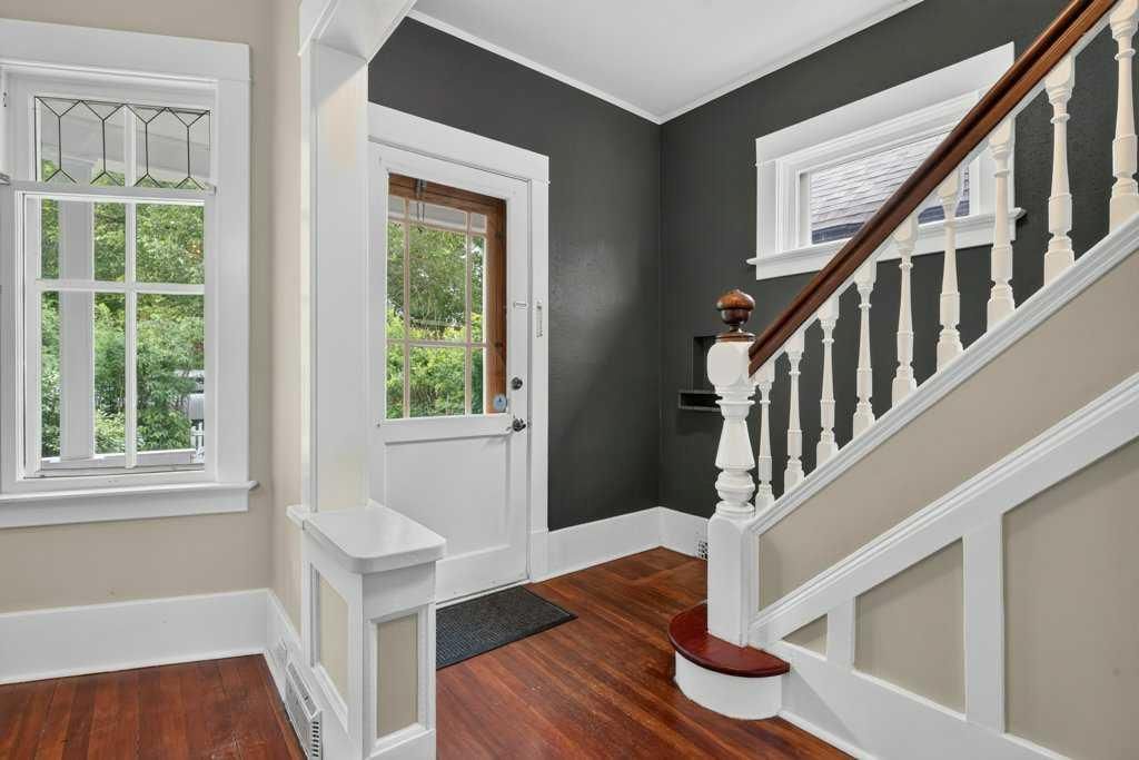 918 18 Avenue SE, Calgary — photo 4 of 50