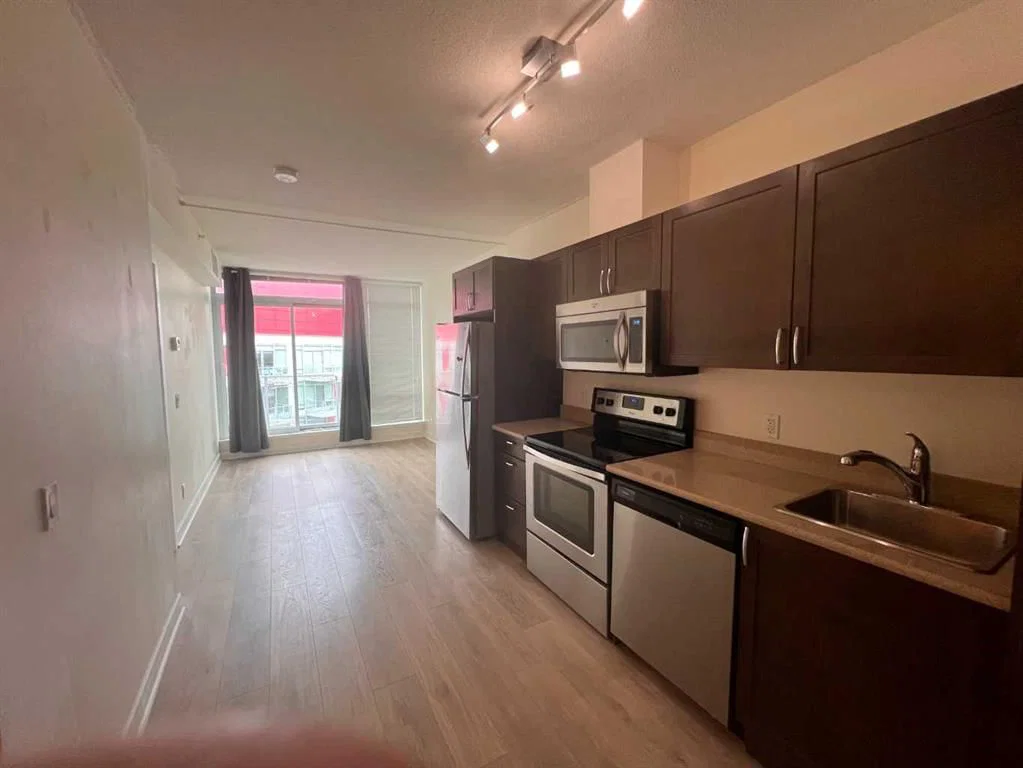 1306, 30 Brentwood Common NW, Calgary — photo 5 of 16