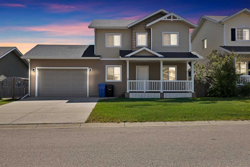 9 Mackenzie Way, Carstairs — photo 2 of 41