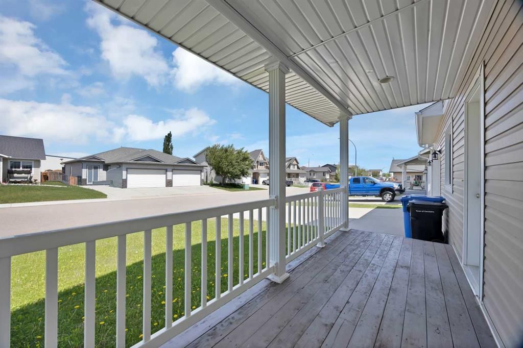 9 Mackenzie Way, Carstairs — photo 3 of 41