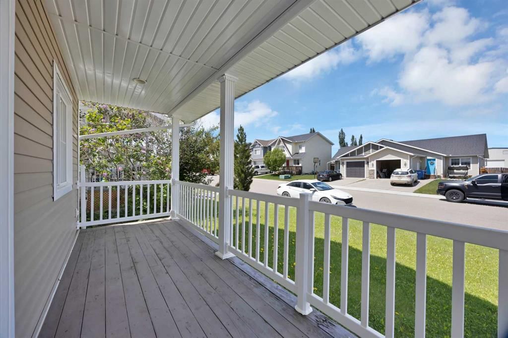 9 Mackenzie Way, Carstairs — photo 4 of 41