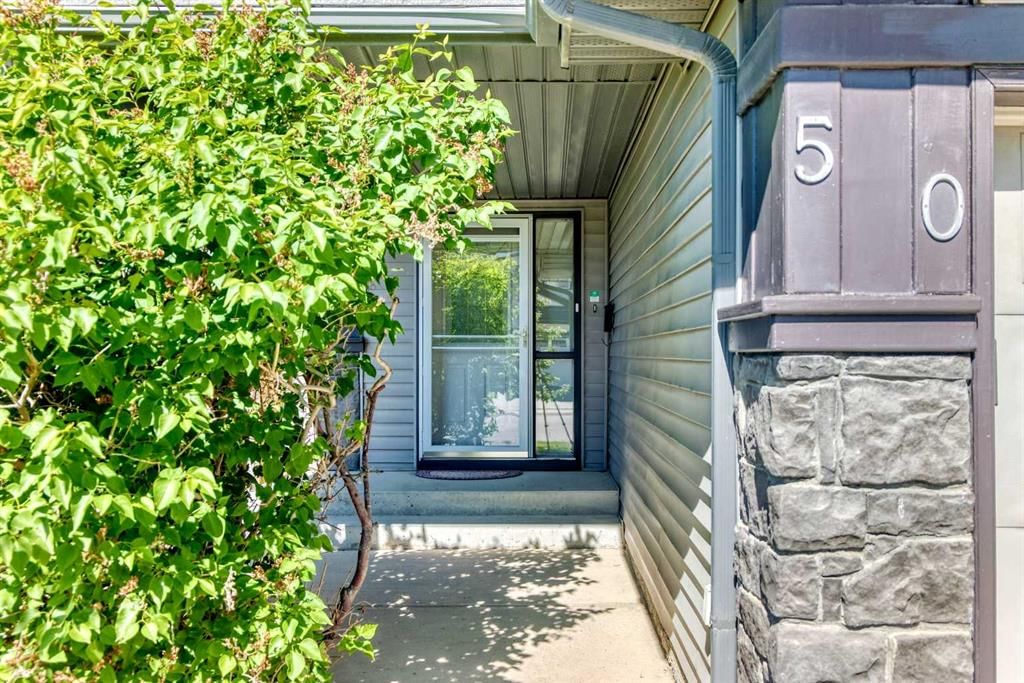 50 Royal Birch Terrace NW, Calgary — photo 2 of 36