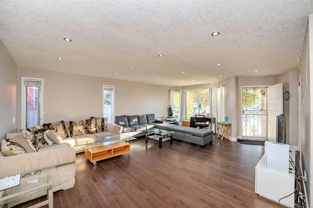 4 Del Ray Crescent NE, Calgary — photo 4 of 44