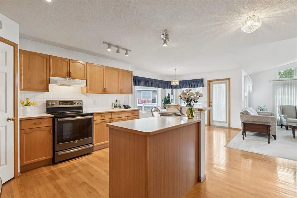 614 Sierra Madre Court SW, Calgary — photo 4 of 40
