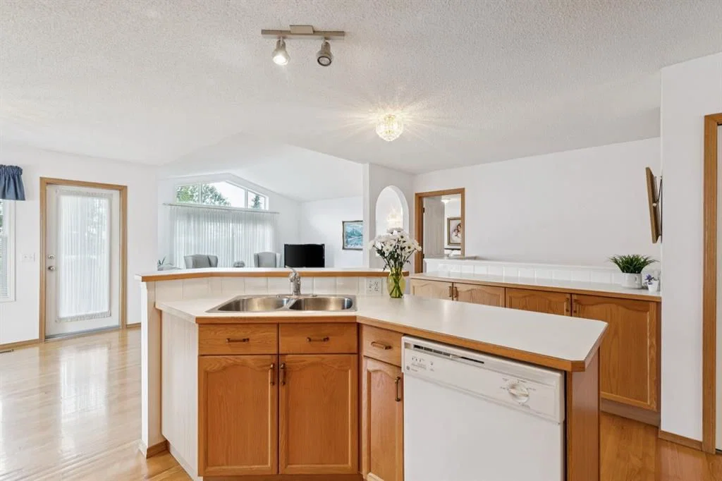 614 Sierra Madre Court SW, Calgary — photo 5 of 40