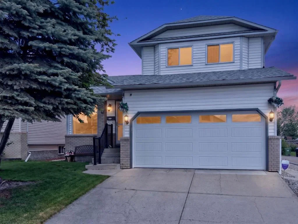 70 Pasadena Gardens NE, Calgary — main listing photo