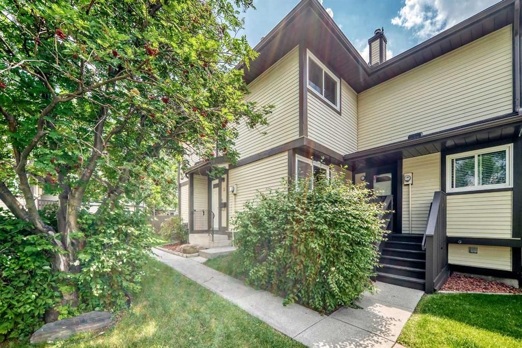 13, 115 Bergen Road NW, Calgary — photo 2 of 40