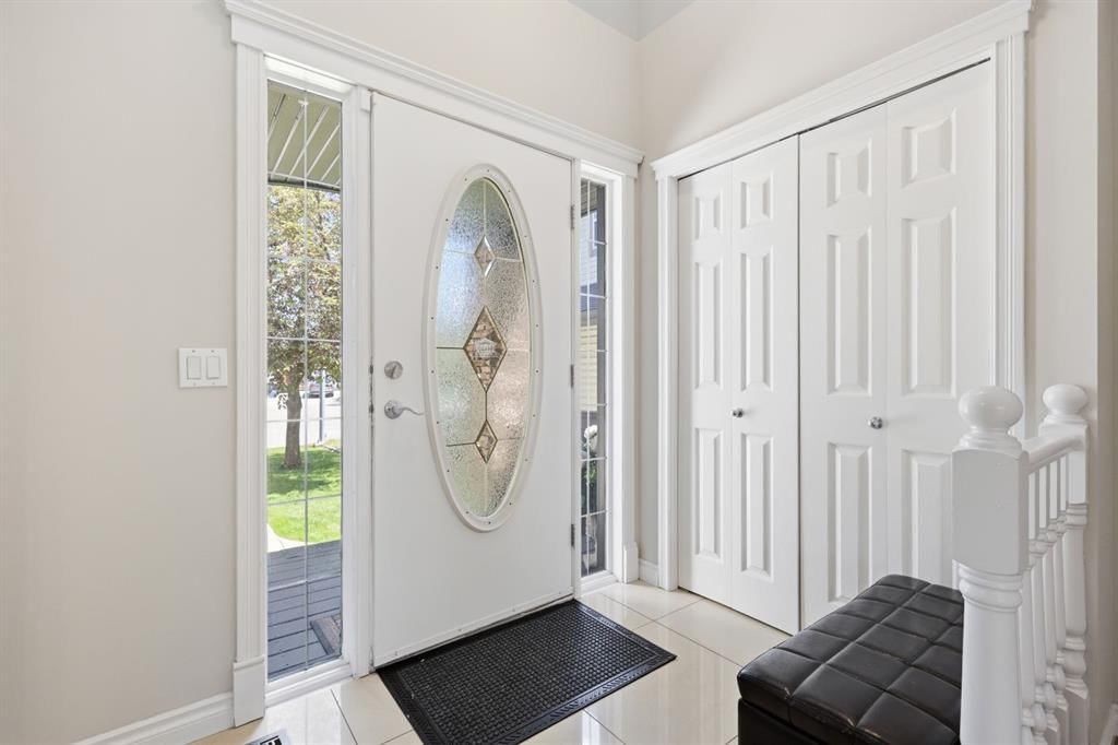 331 MILLVIEW Bay SW, Calgary — photo 4 of 45
