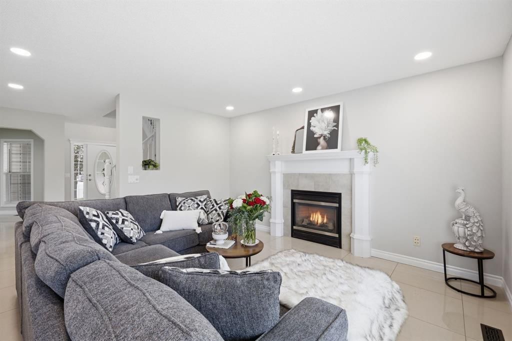 331 MILLVIEW Bay SW, Calgary — photo 5 of 45