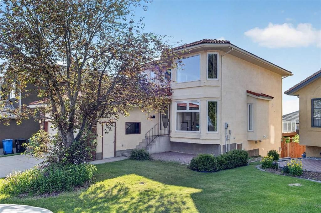 7 Signature Mews SW, Calgary — photo 2 of 49