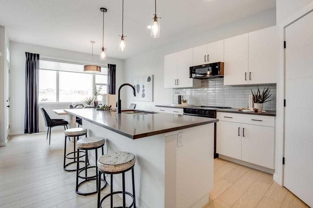 102 Rochester Crescent NW, Calgary — photo 4 of 19