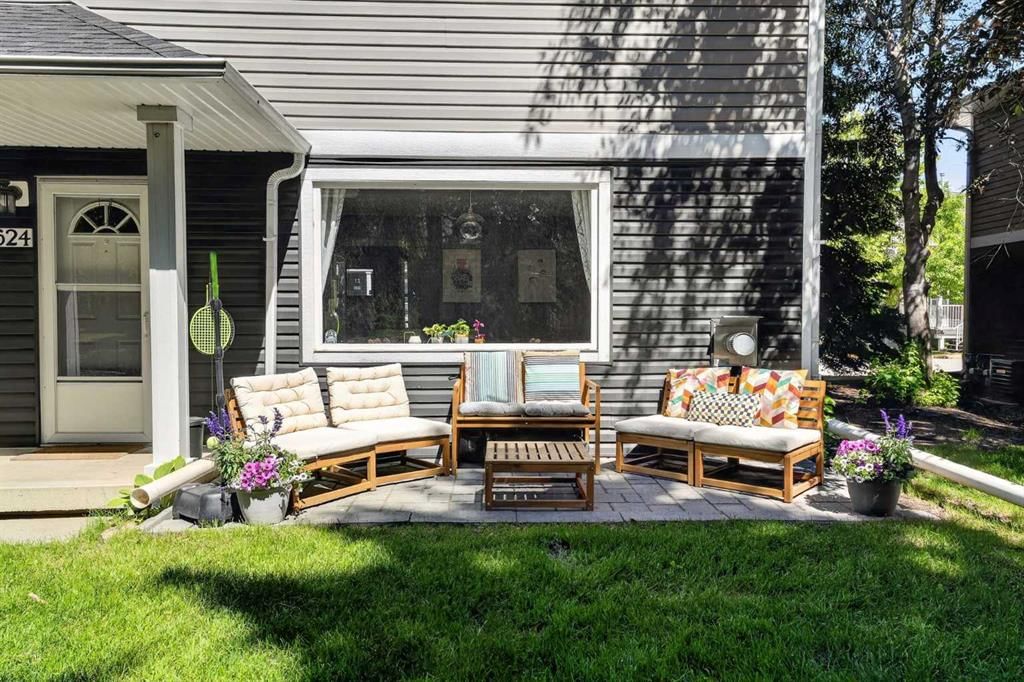 624 Regal Park NE, Calgary — photo 2 of 27