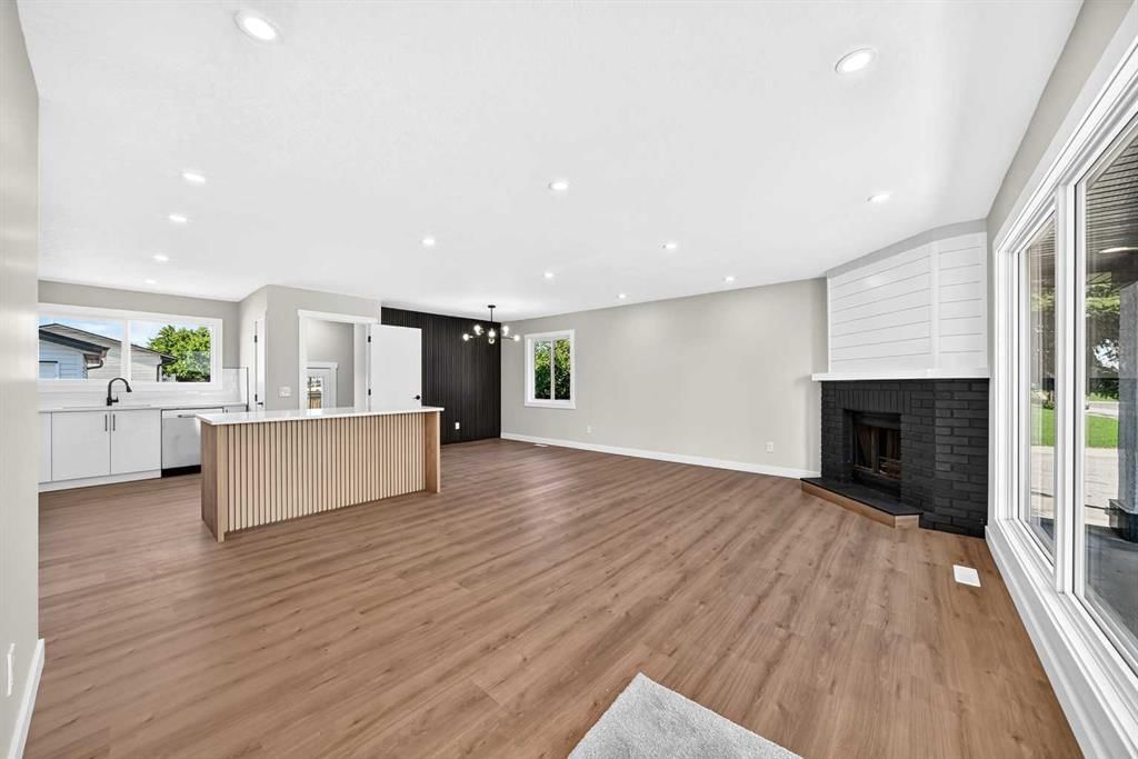704 Malvern Drive NE, Calgary — photo 3 of 48