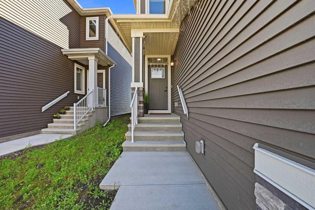 332 Belmont Park SW, Calgary — photo 5 of 49