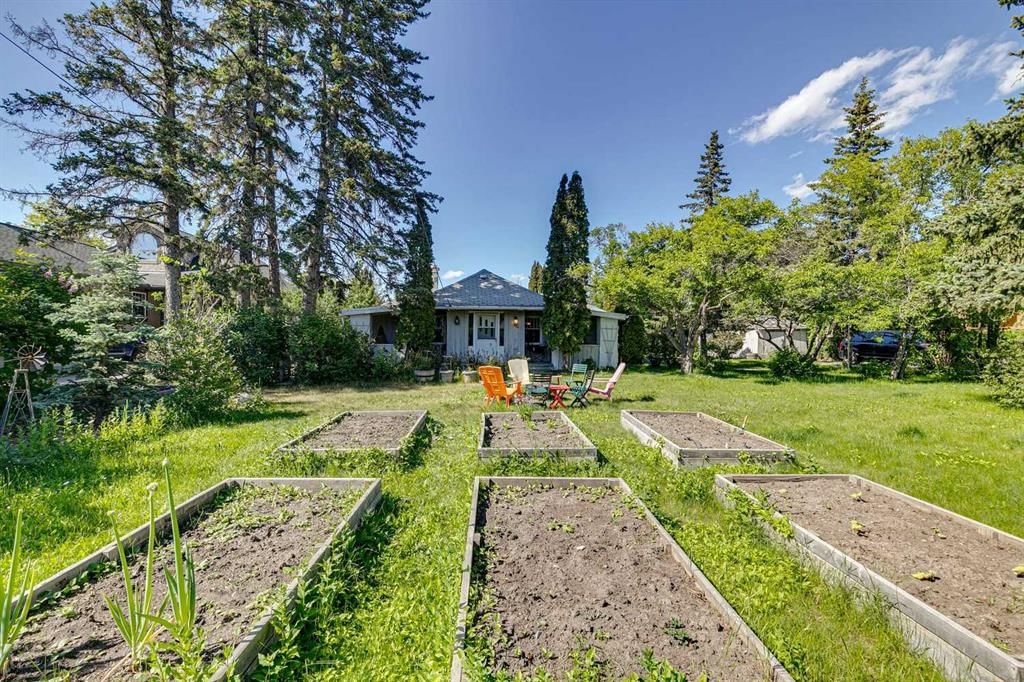 8808 48 Avenue, Calgary — photo 3 of 45