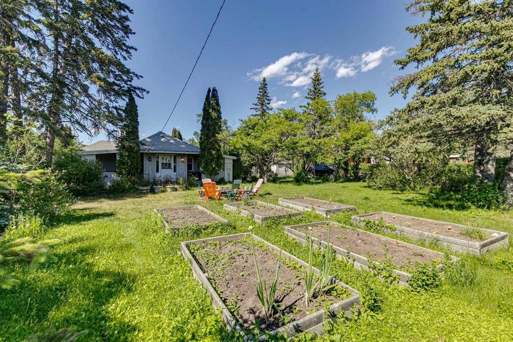 8808 48 Avenue, Calgary — photo 4 of 45
