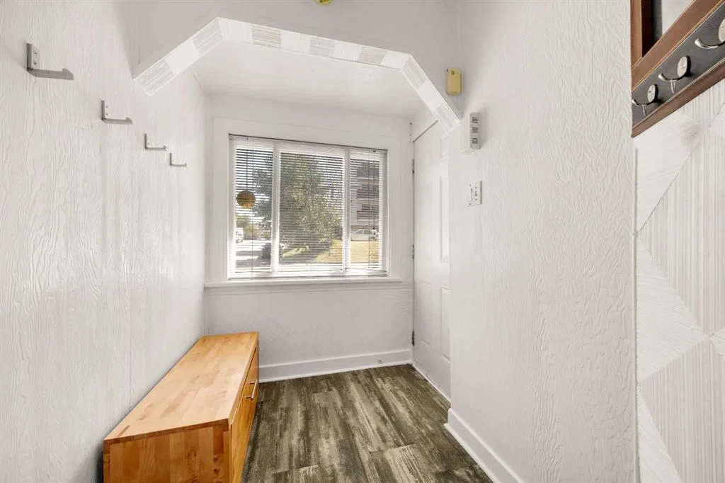 2507 15A Street SW, Calgary — photo 4 of 30