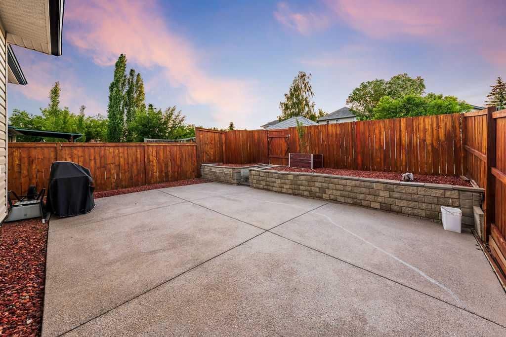 2016 Country Hills Circle NW, Calgary — photo 3 of 30