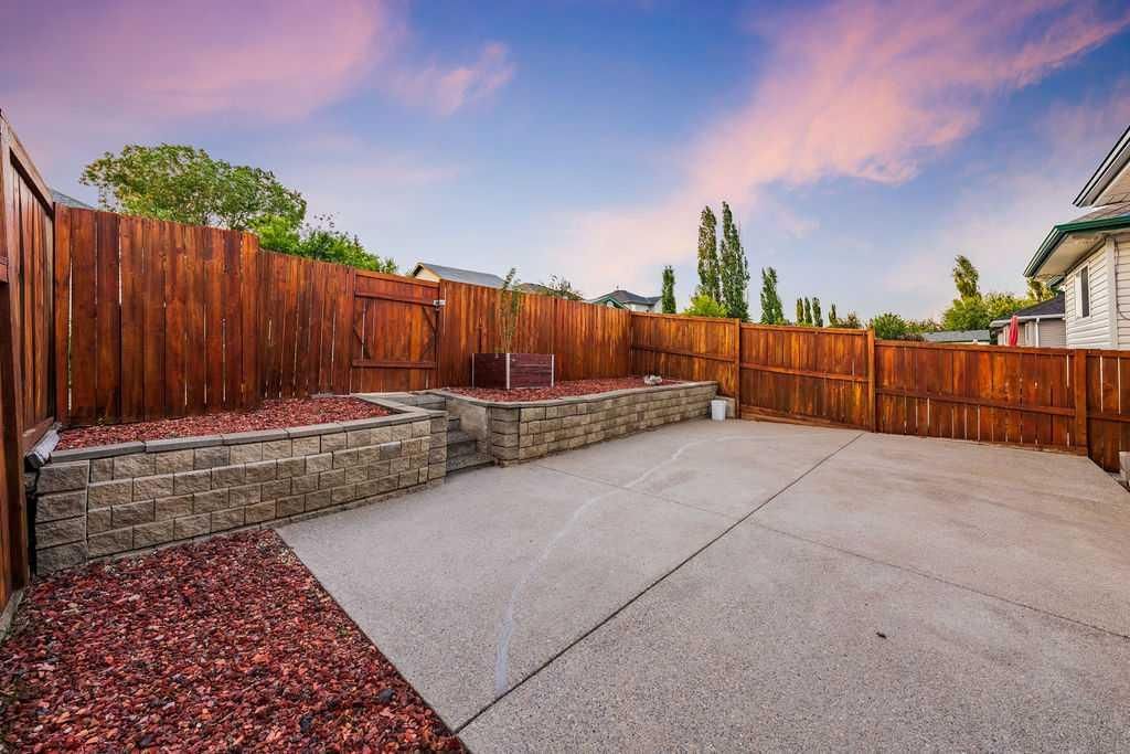 2016 Country Hills Circle NW, Calgary — photo 4 of 30