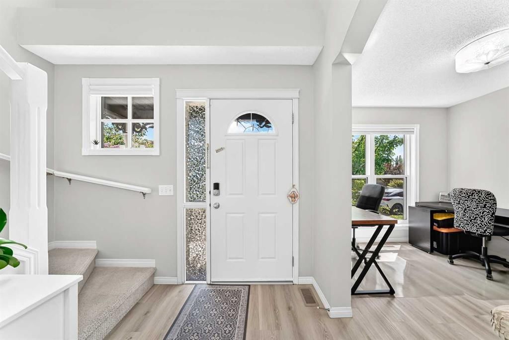 94 Tuscany Ridge Common NW, Calgary — photo 3 of 49